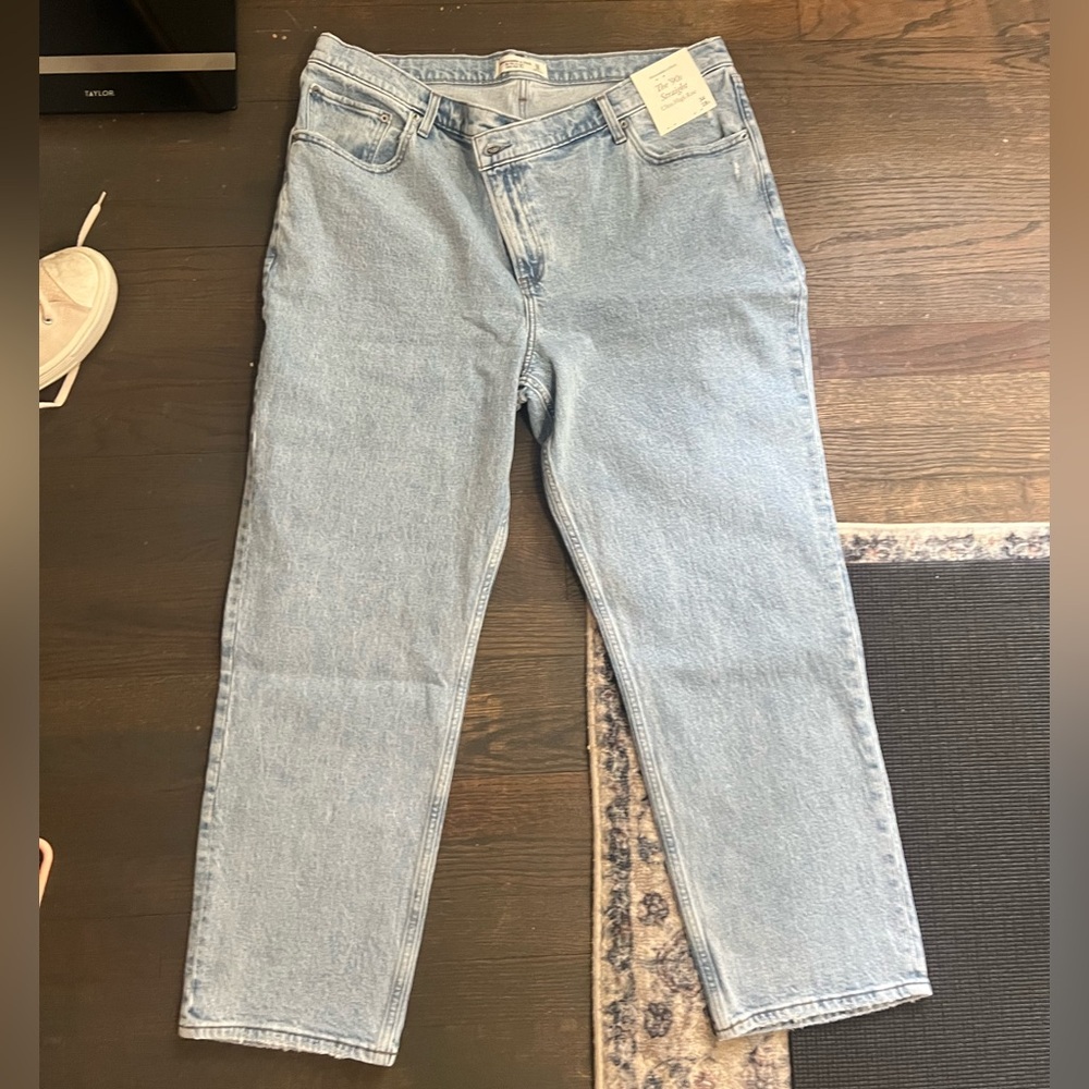 Abercrombie 90s Straight Leg Jeans